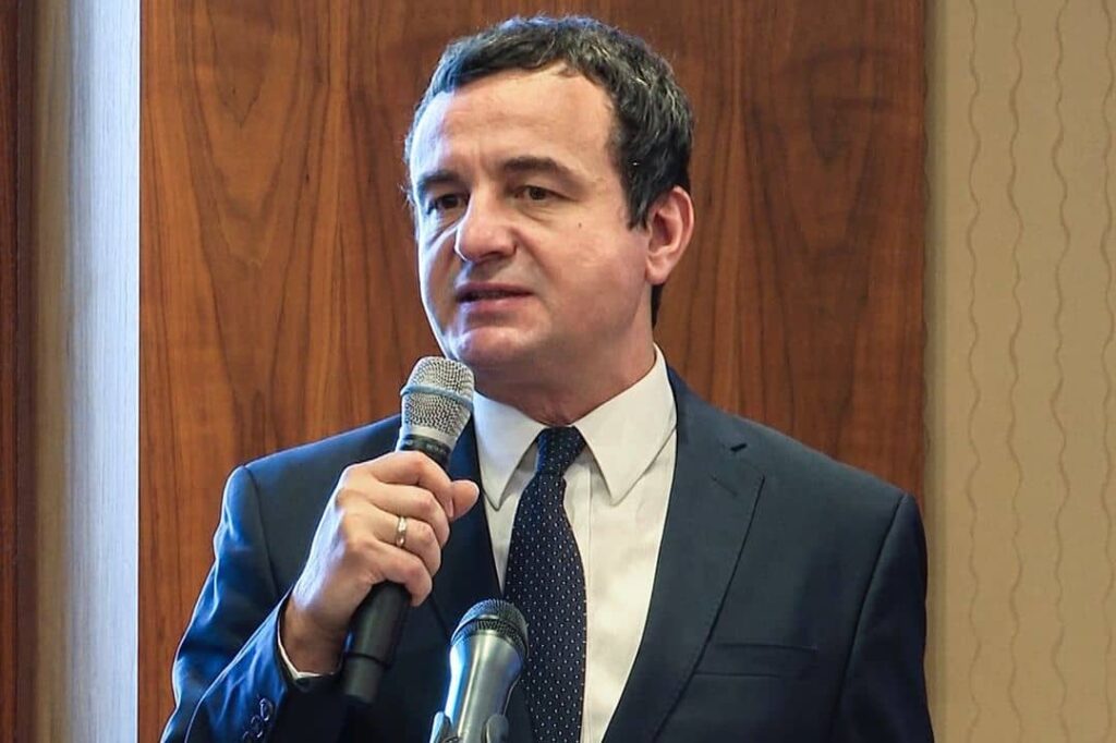 Albin Kurti durante el discurso