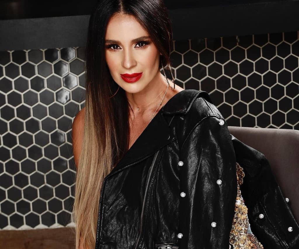 Catherine Siachoque con chaqueta negra