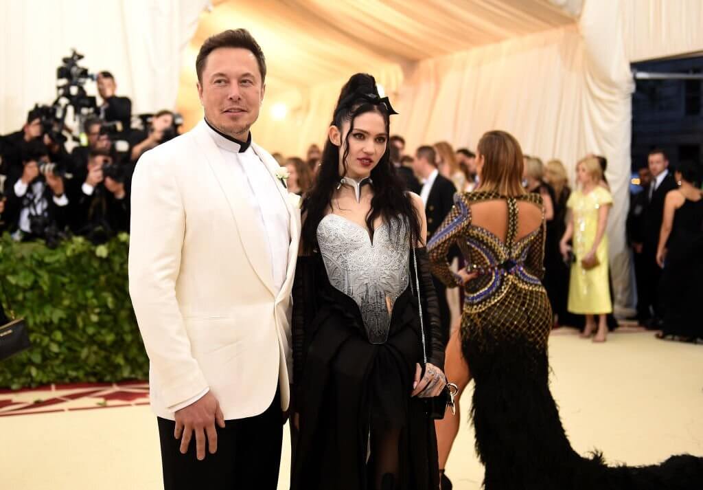 Elon Musk y Grimes-