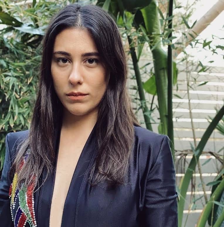 Hivda Zizan Alp en traje de gala
