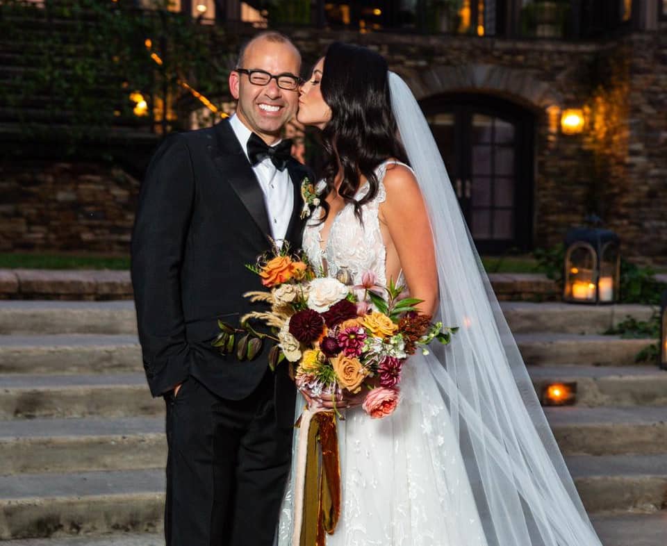 La esposa de James Murray, Melyssa Davies, durante la boda