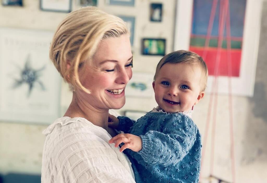 Imagen de Sofie Torp con niño