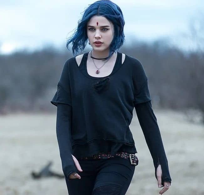 Teagan Croft foto en negrita