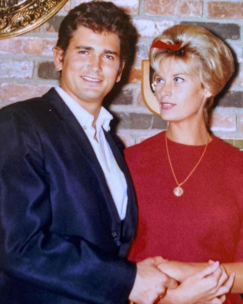 Lynn Noe y Michael London posando juntos